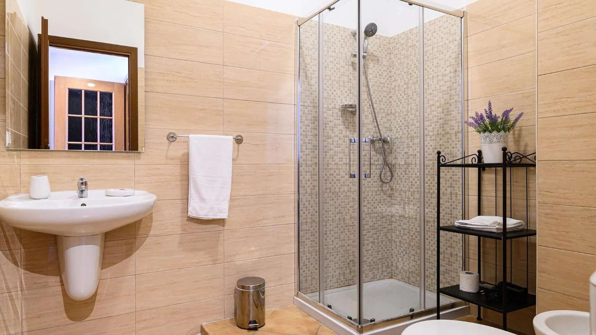 Guest House Le Quattro Stagioni روما إيطاليا
